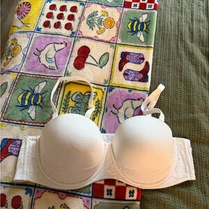 Torrid Plus Size 42D White Lace Strapless Bra With Removable Straps